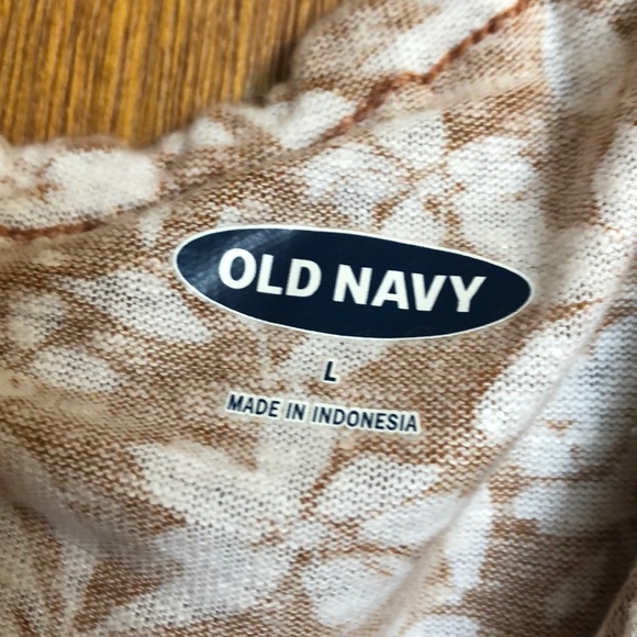 SOLD!!Cute Old Navy Top! Size Large! 😍 - Picture 4 of 6